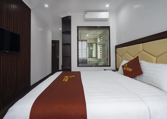 Holidayhotelhalong Hotel