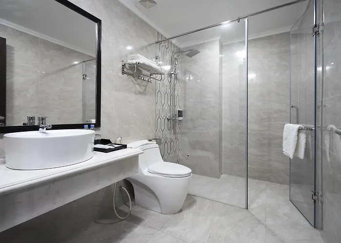 Holidayhotelhalong Hotel 4*